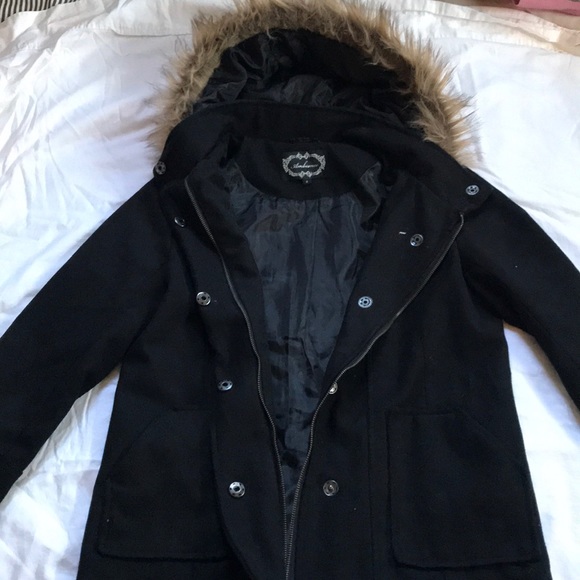 Black peacock like jacket - Picture 2 of 6